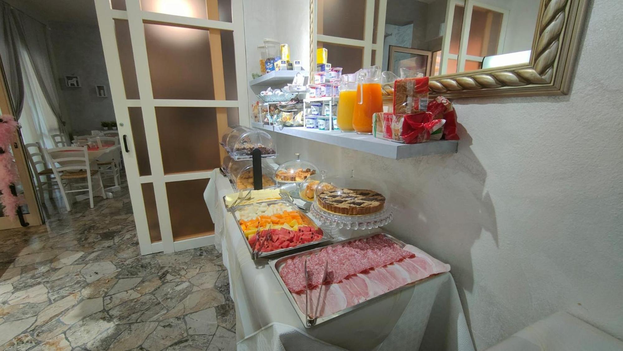 Hotel Eriale Rimini Buitenkant foto