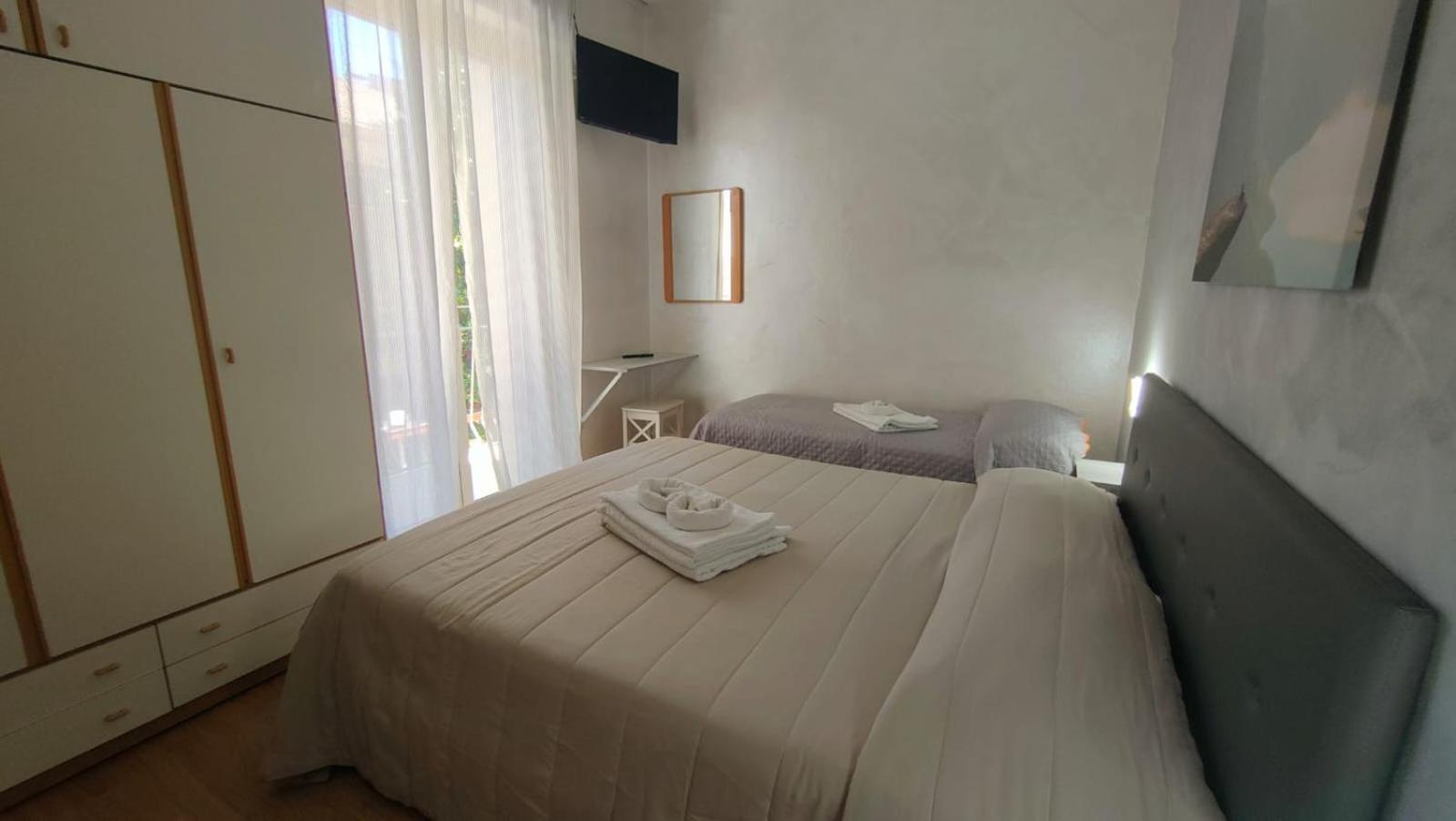 Hotel Eriale Rimini Buitenkant foto
