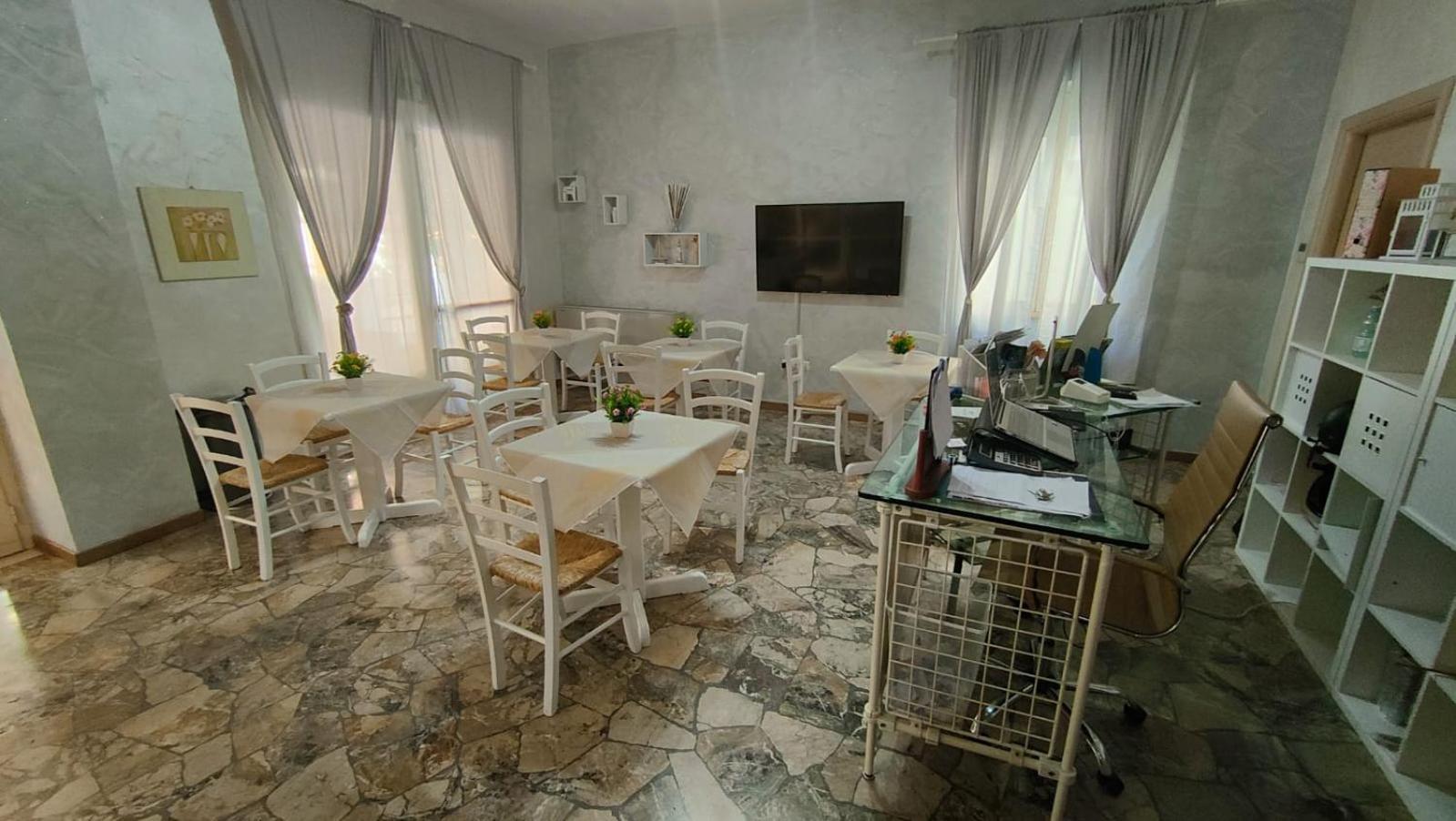 Hotel Eriale Rimini Buitenkant foto