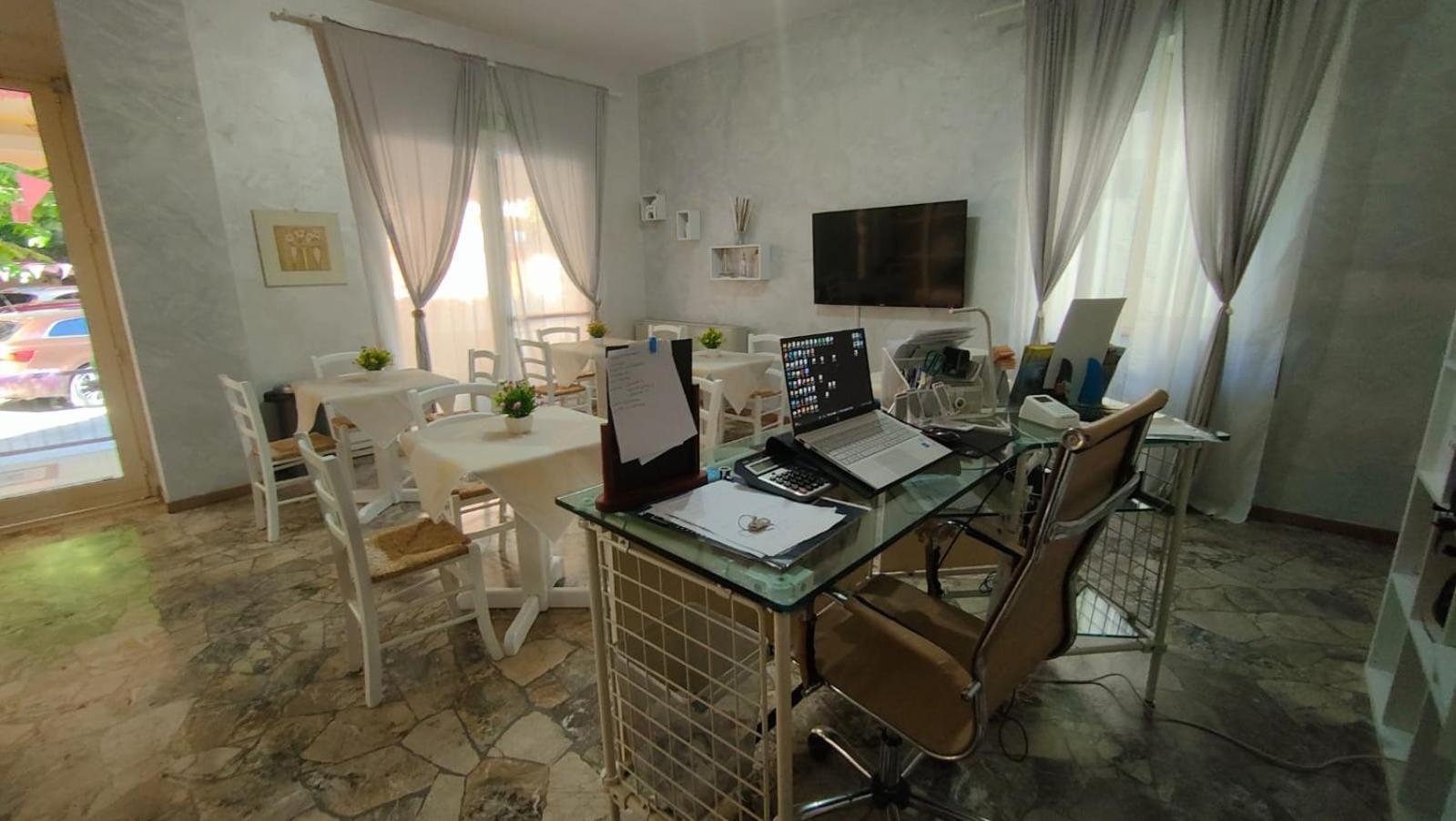 Hotel Eriale Rimini Buitenkant foto