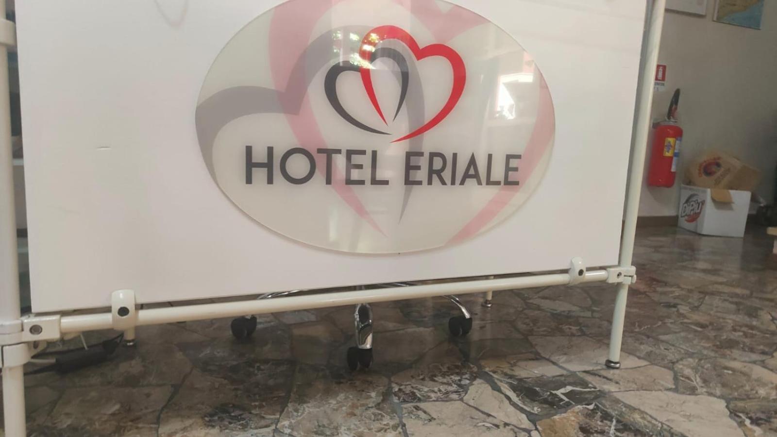 Hotel Eriale Rimini Buitenkant foto