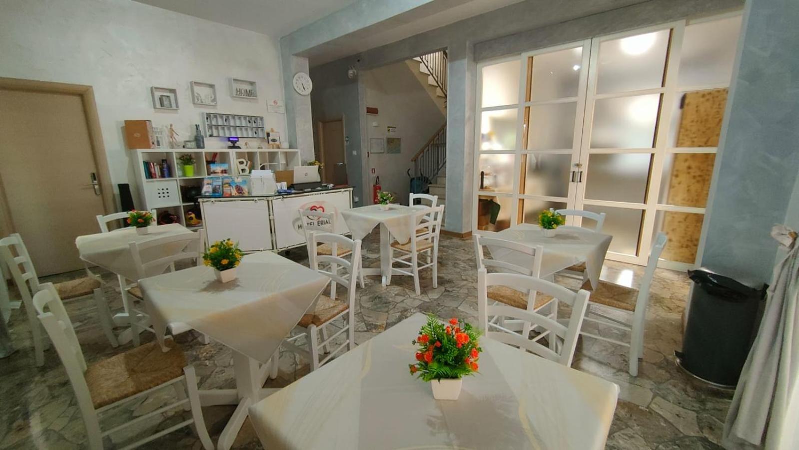 Hotel Eriale Rimini Buitenkant foto