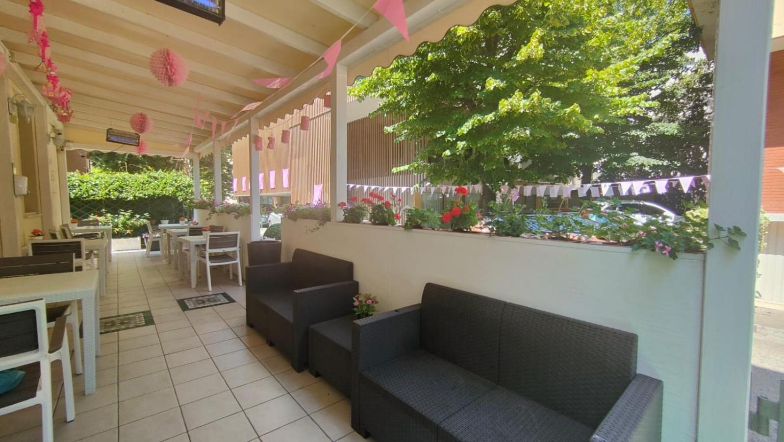 Hotel Eriale Rimini Buitenkant foto