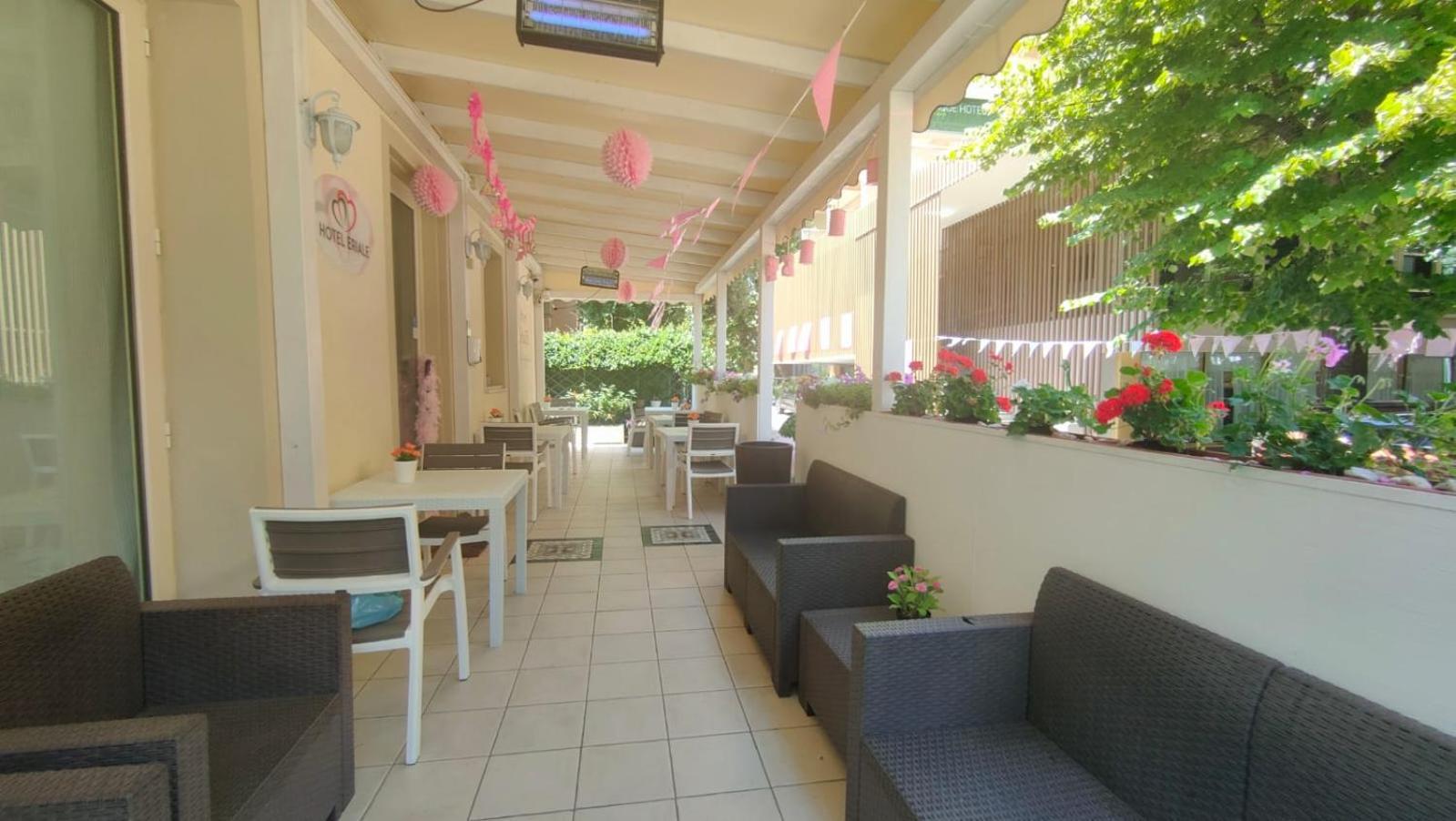 Hotel Eriale Rimini Buitenkant foto