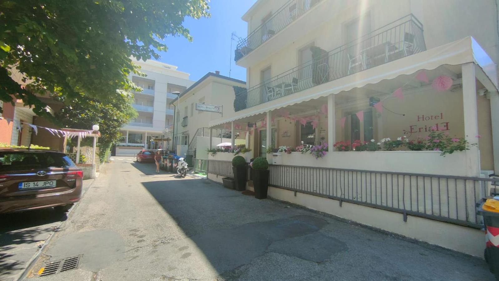 Hotel Eriale Rimini Buitenkant foto