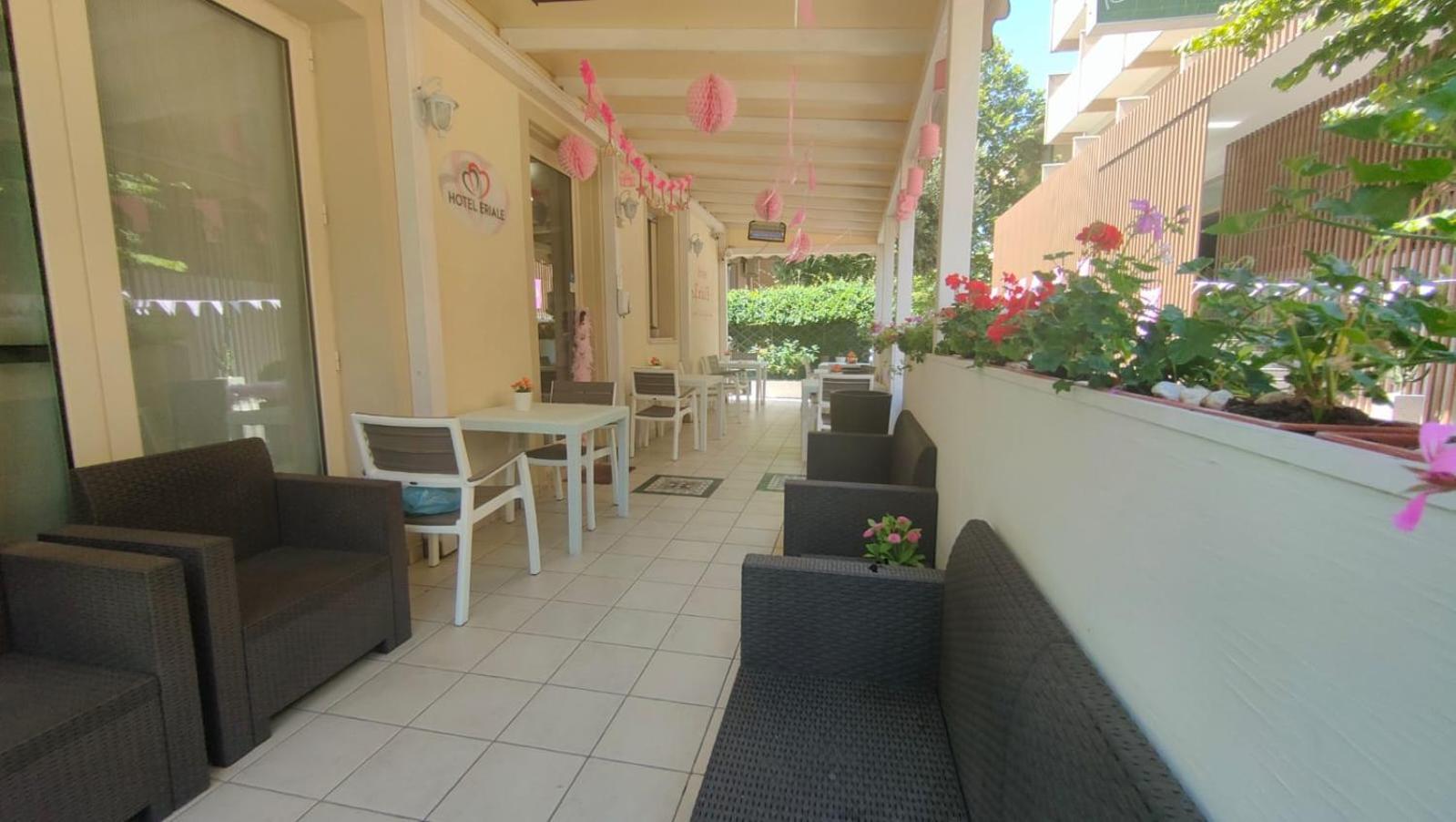 Hotel Eriale Rimini Buitenkant foto