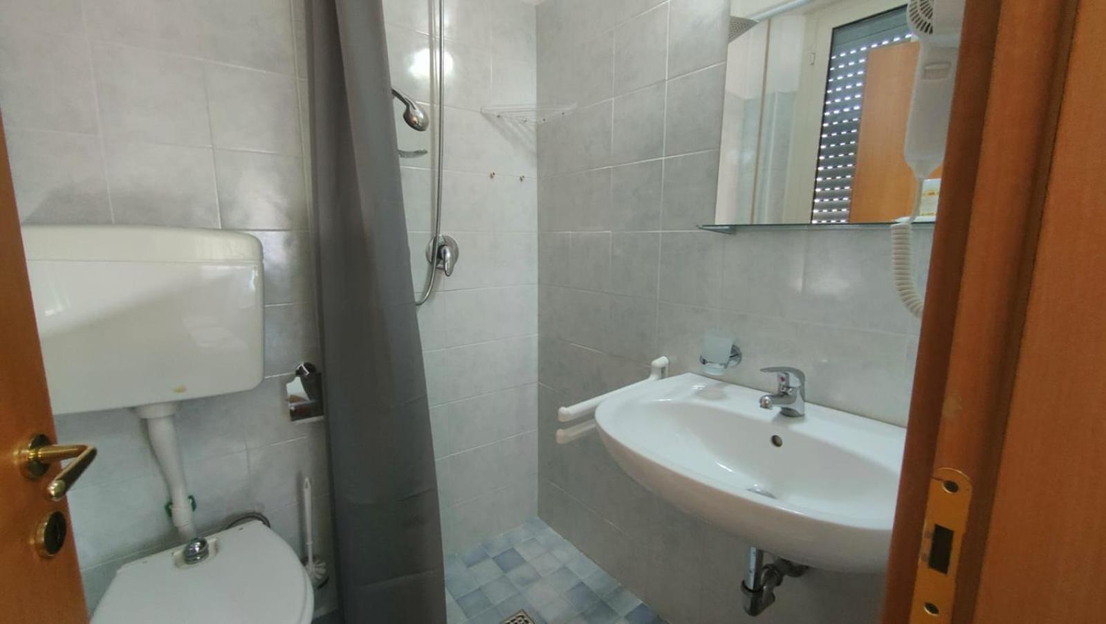 Hotel Eriale Rimini Buitenkant foto