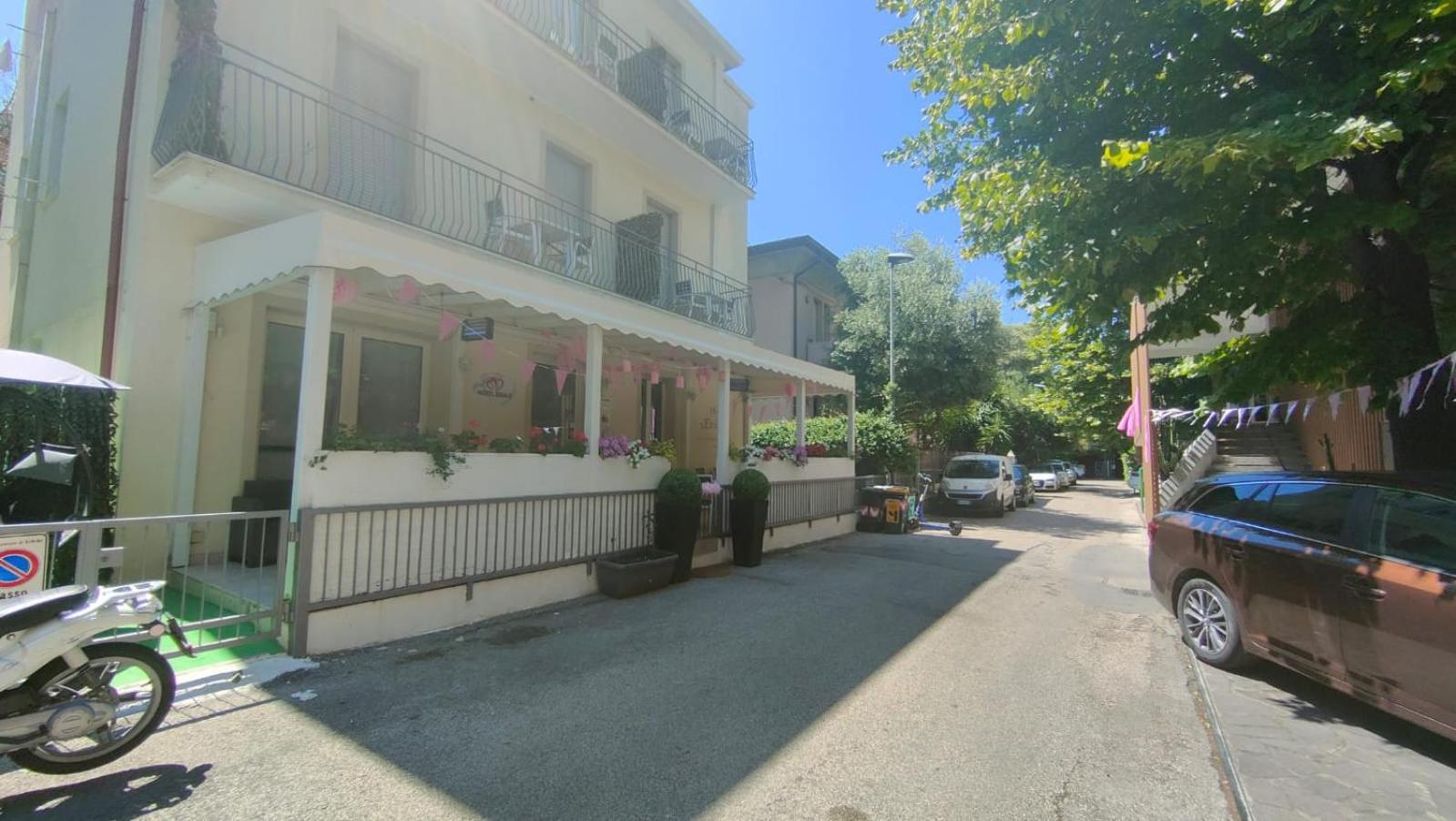 Hotel Eriale Rimini Buitenkant foto