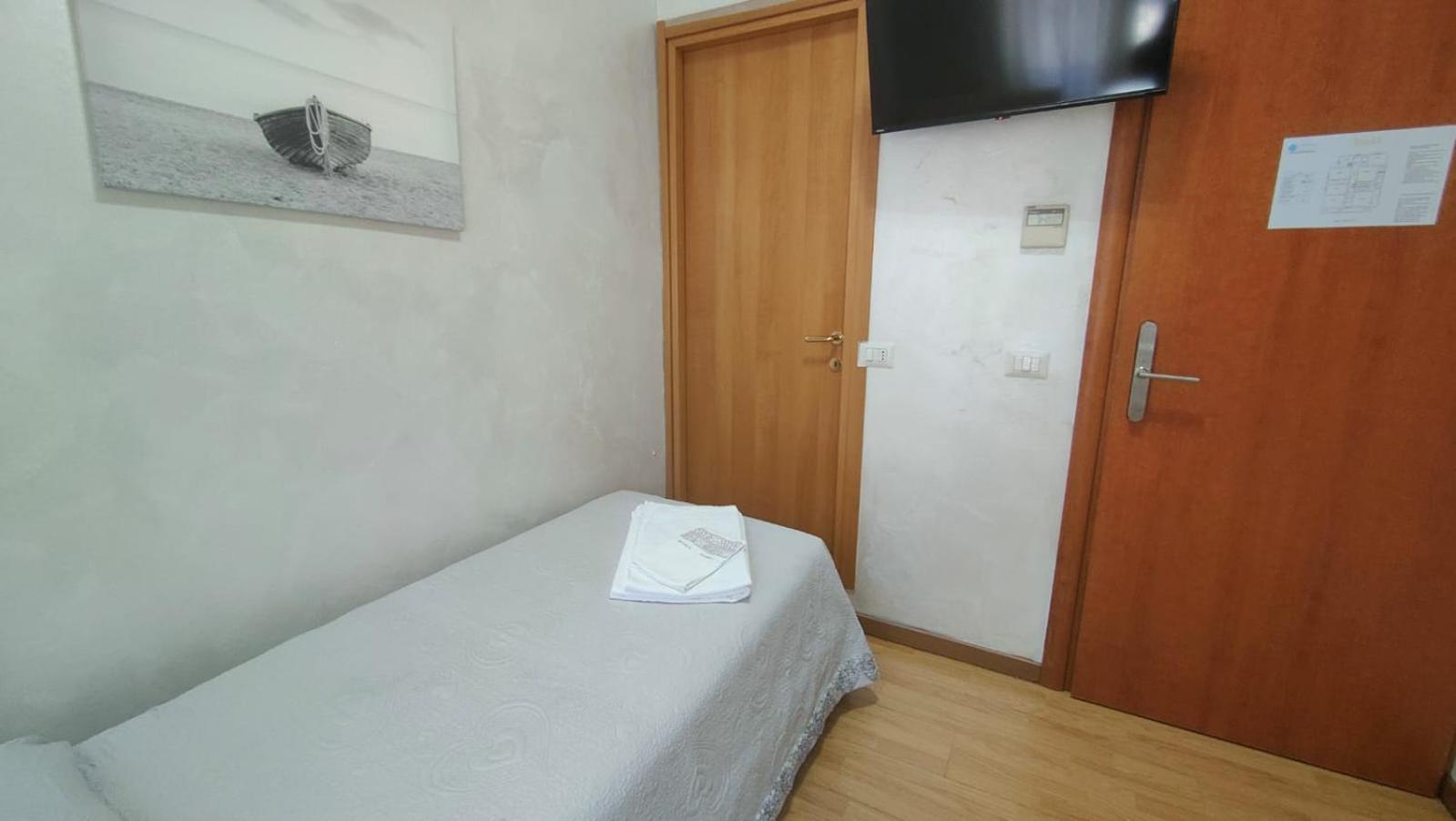 Hotel Eriale Rimini Buitenkant foto