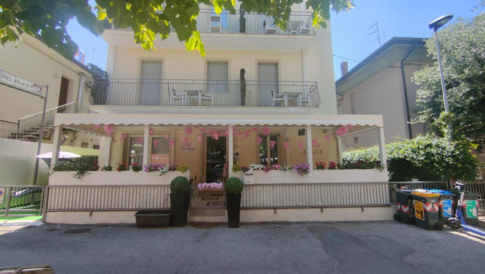 Hotel Eriale Rimini Buitenkant foto